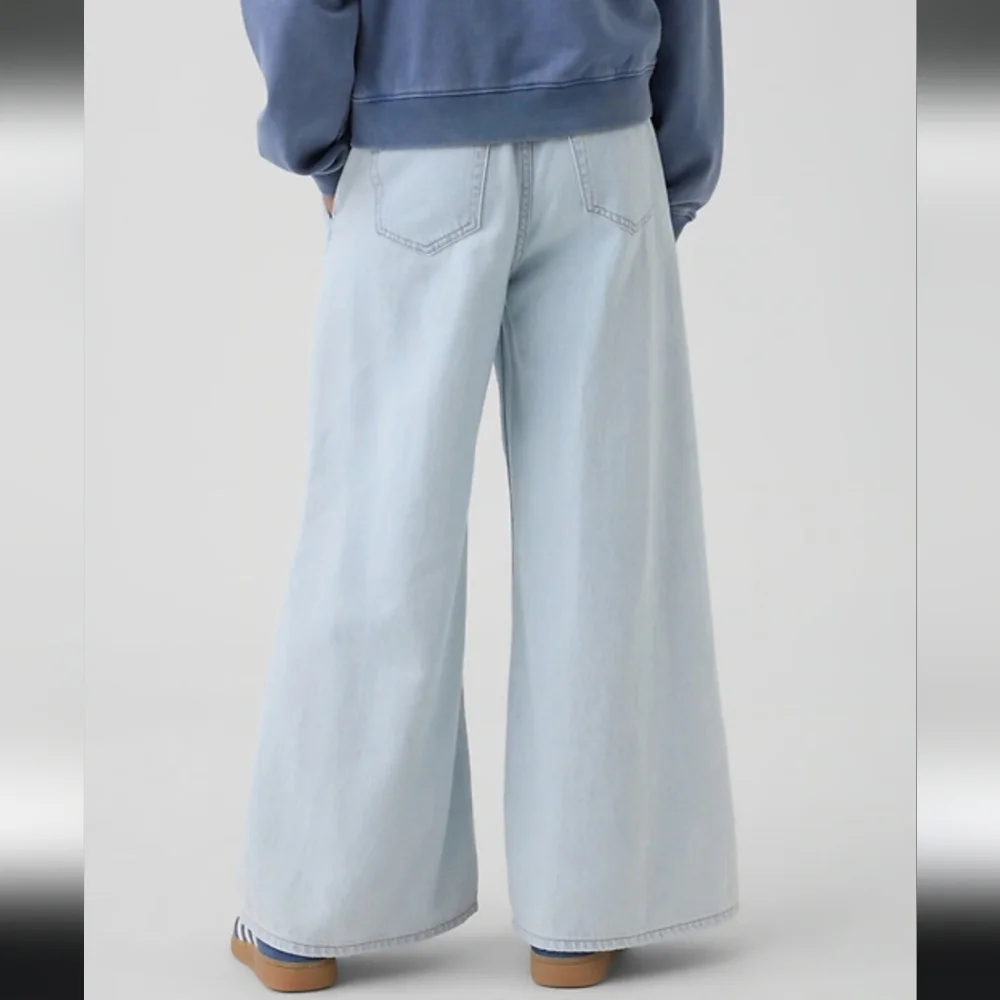 NWT Gap Kids Low Rise Baggy Jeans Light Wash - Size M (8)